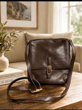 Coach vintage Dark Brown Leather slim Bag - Brass Accent 9592